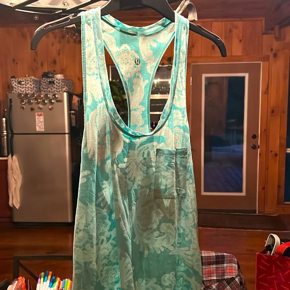 Women's lululemon Racerback Tank - Size 8